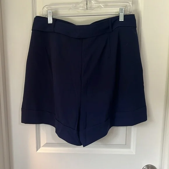 Navy blue shorts suit - Picture 5 of 9
